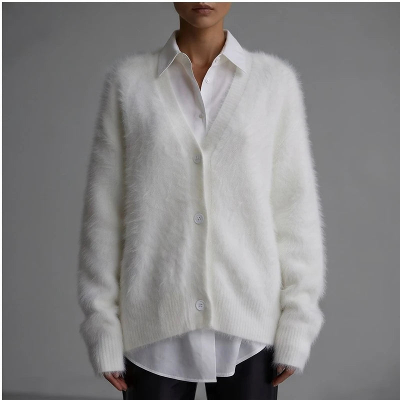 Model wearing White cashmere cardigan in a studio - 2